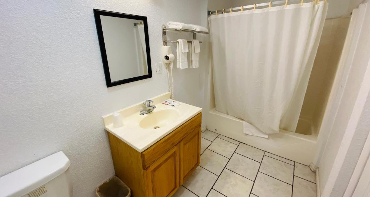 Budget Inn & Suites Freer Bagian luar foto