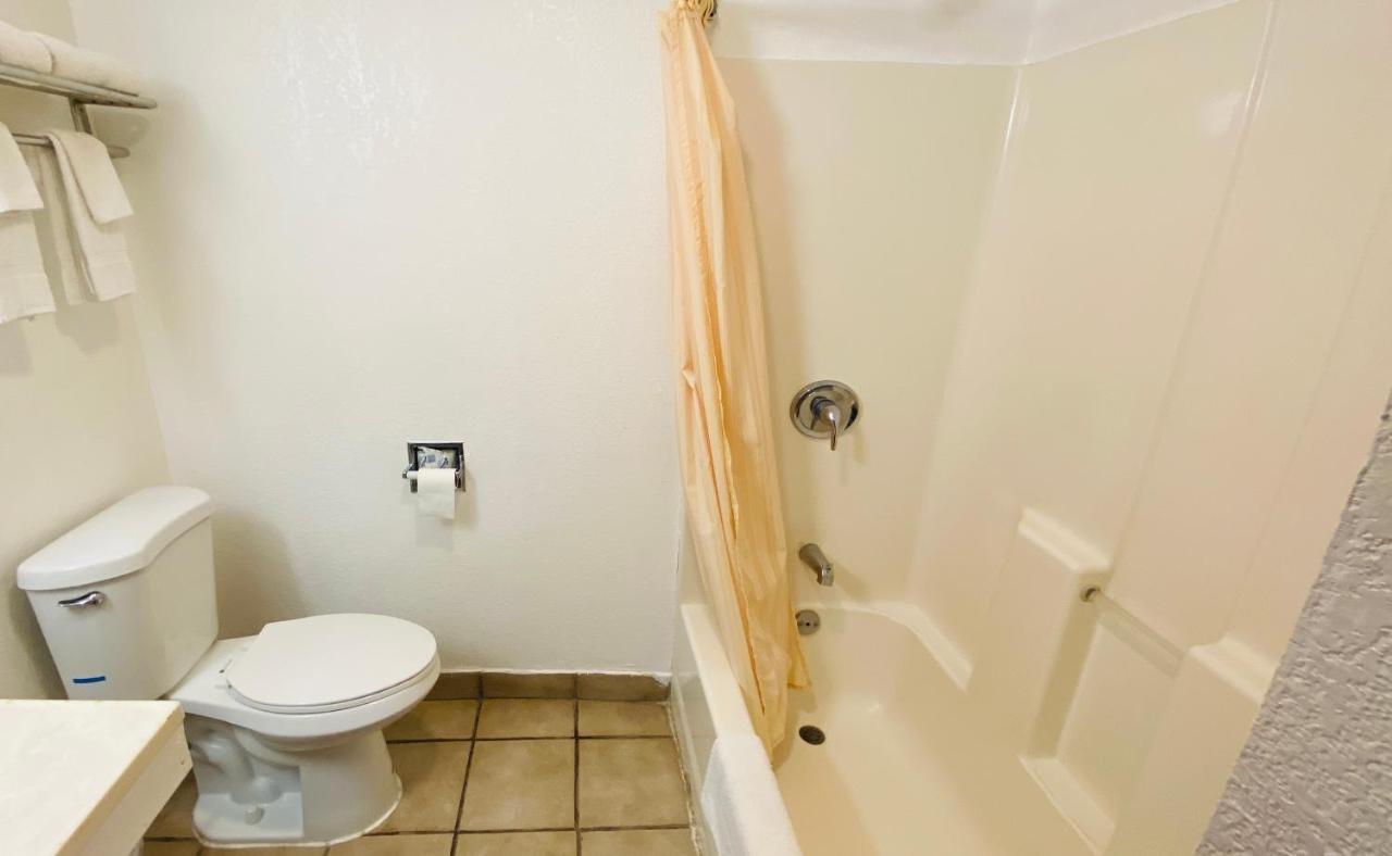 Budget Inn & Suites Freer Bagian luar foto