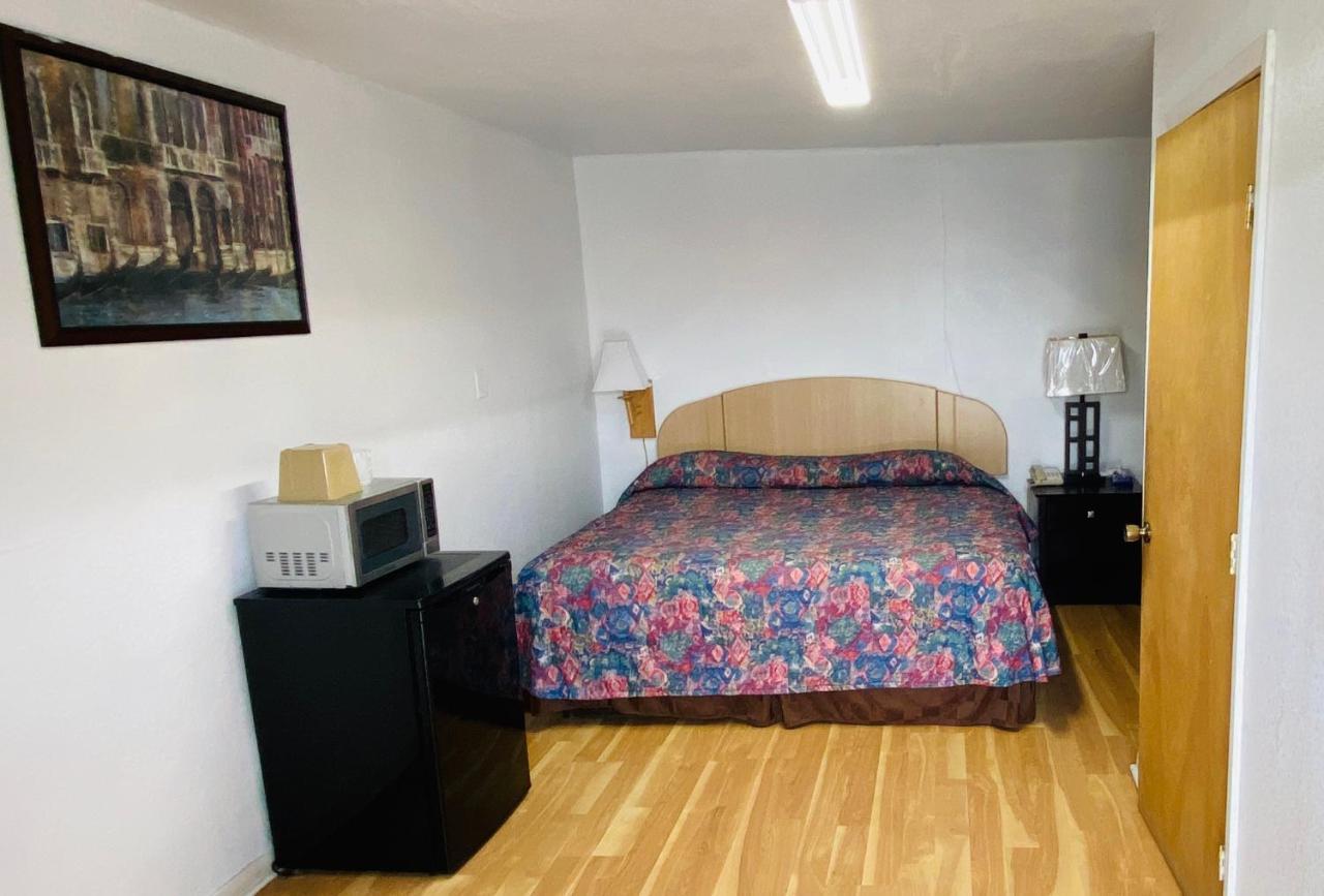 Budget Inn & Suites Freer Bagian luar foto