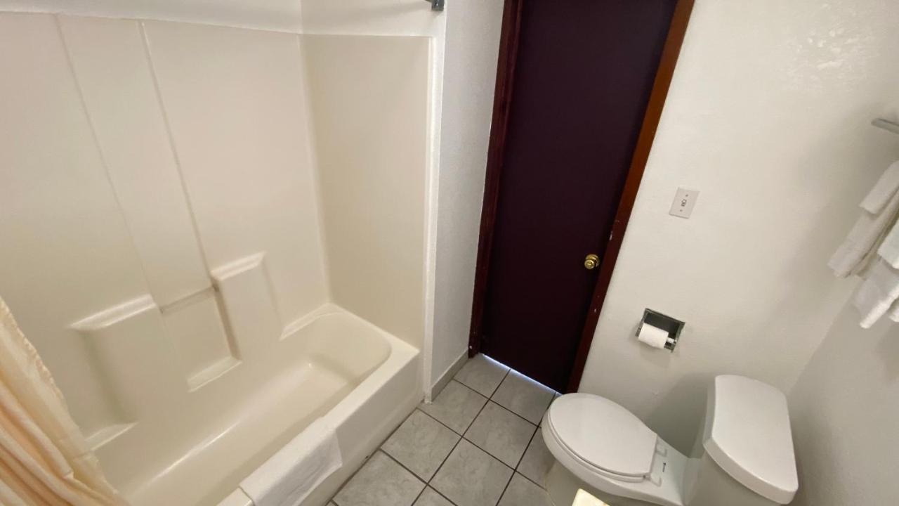 Budget Inn & Suites Freer Bagian luar foto