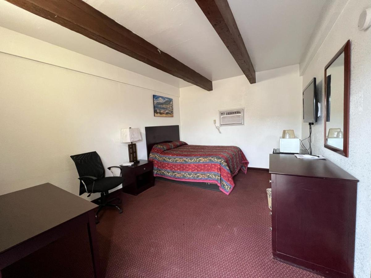 Budget Inn & Suites Freer Bagian luar foto